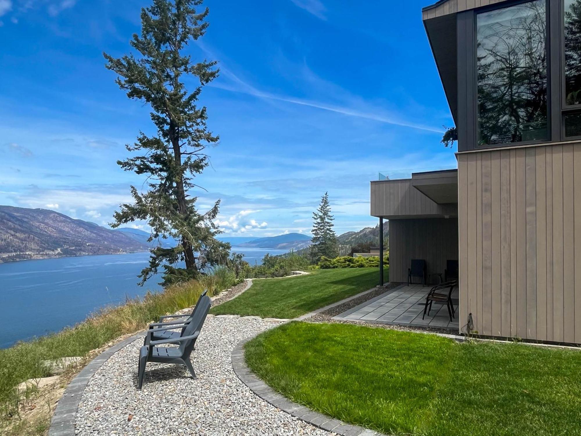 Kelowfornia Lakeview Retreat Kelowna Eksteriør billede