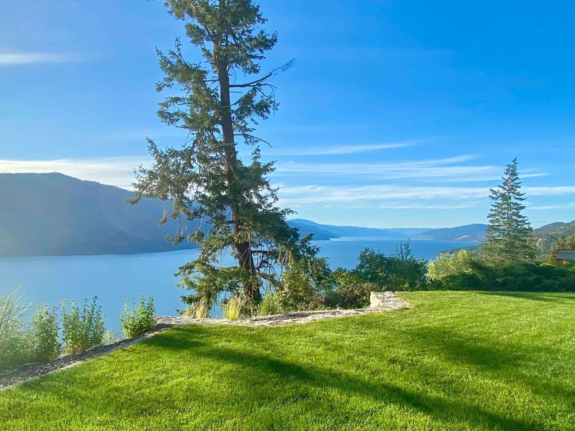 Kelowfornia Lakeview Retreat Kelowna Eksteriør billede