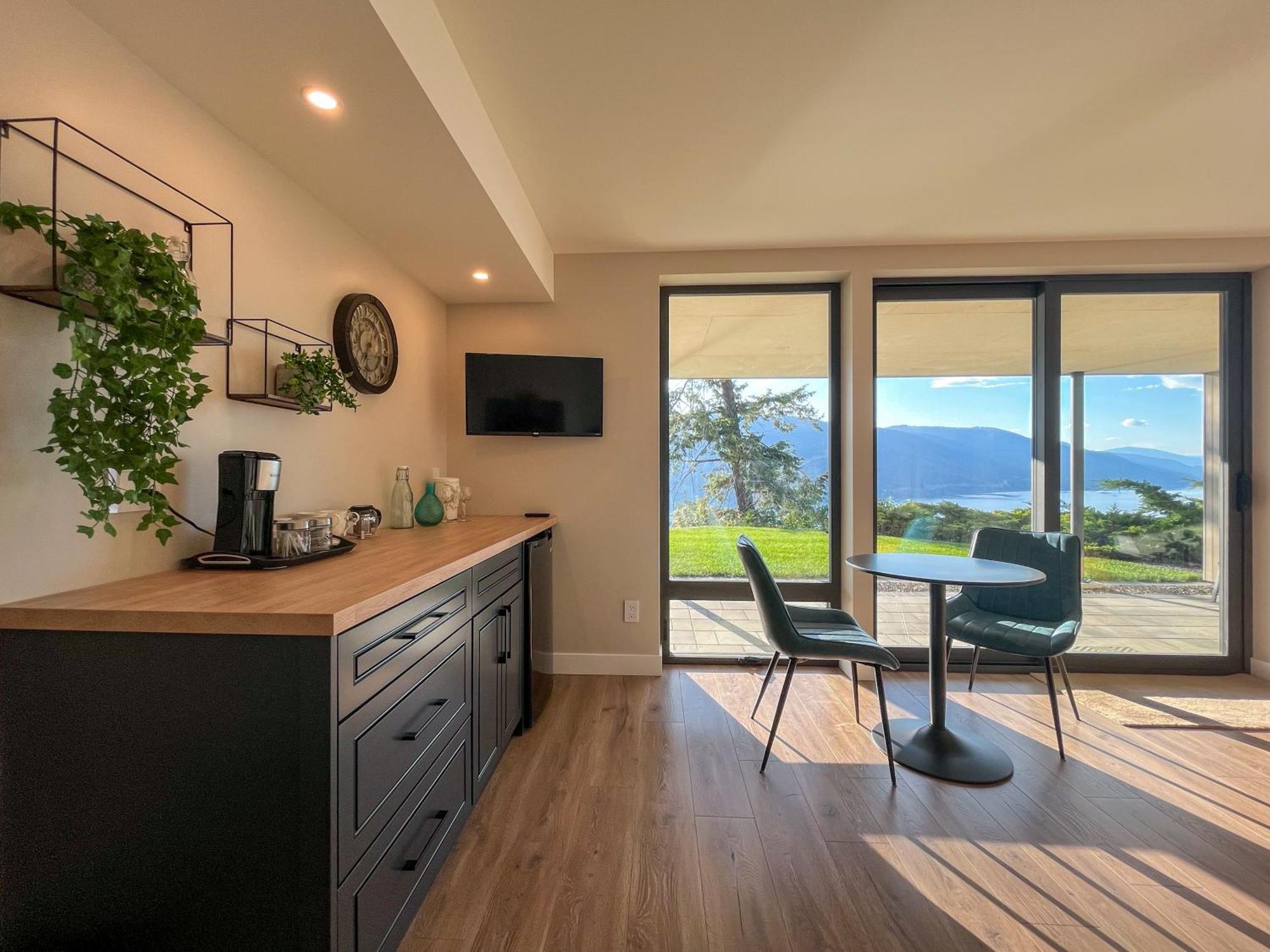 Kelowfornia Lakeview Retreat Kelowna Værelse billede